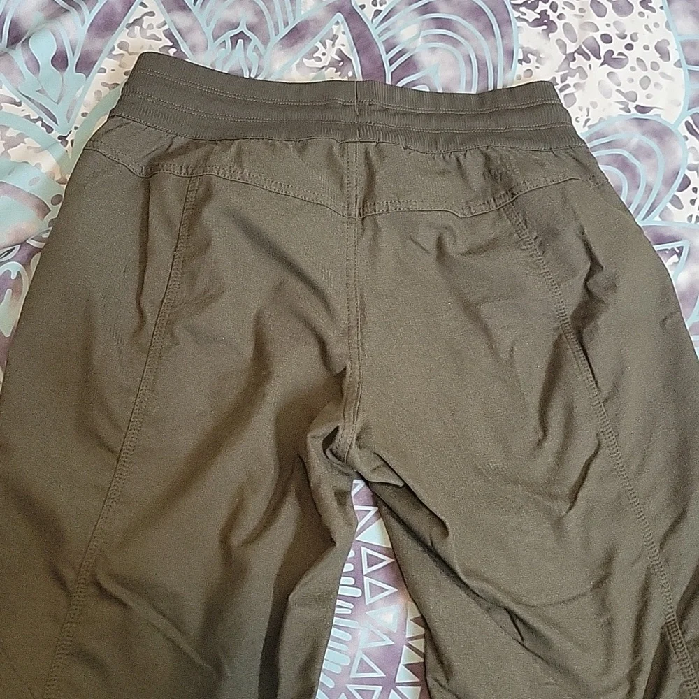 GUC The North Face Aphrodite Capris - Picture 7 of 9